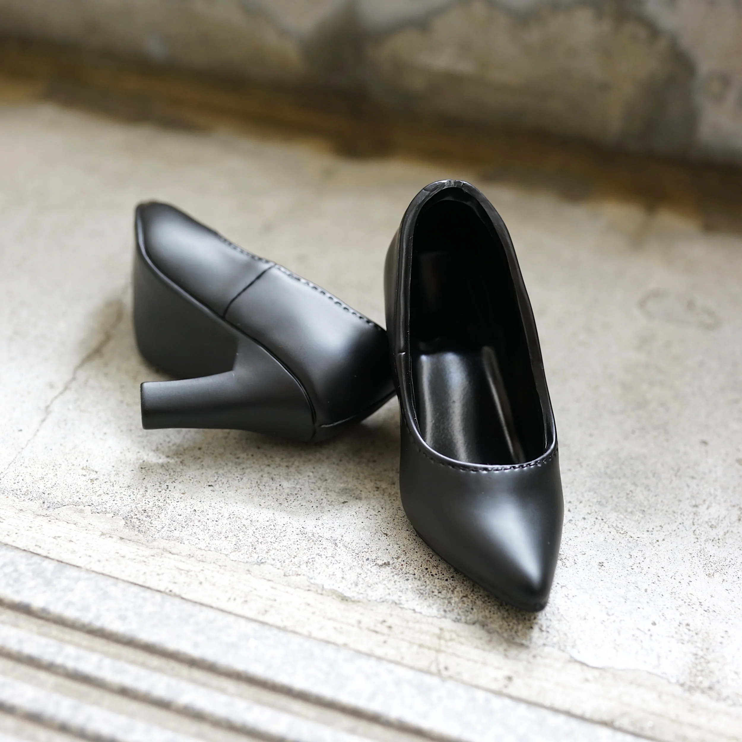 Black Pumps - Image 3