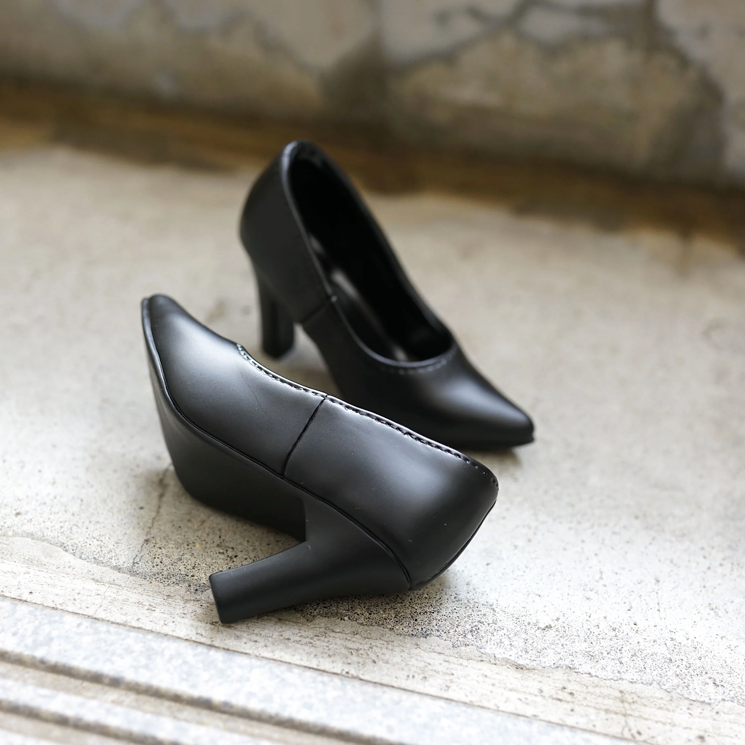 Black Pumps - Image 4