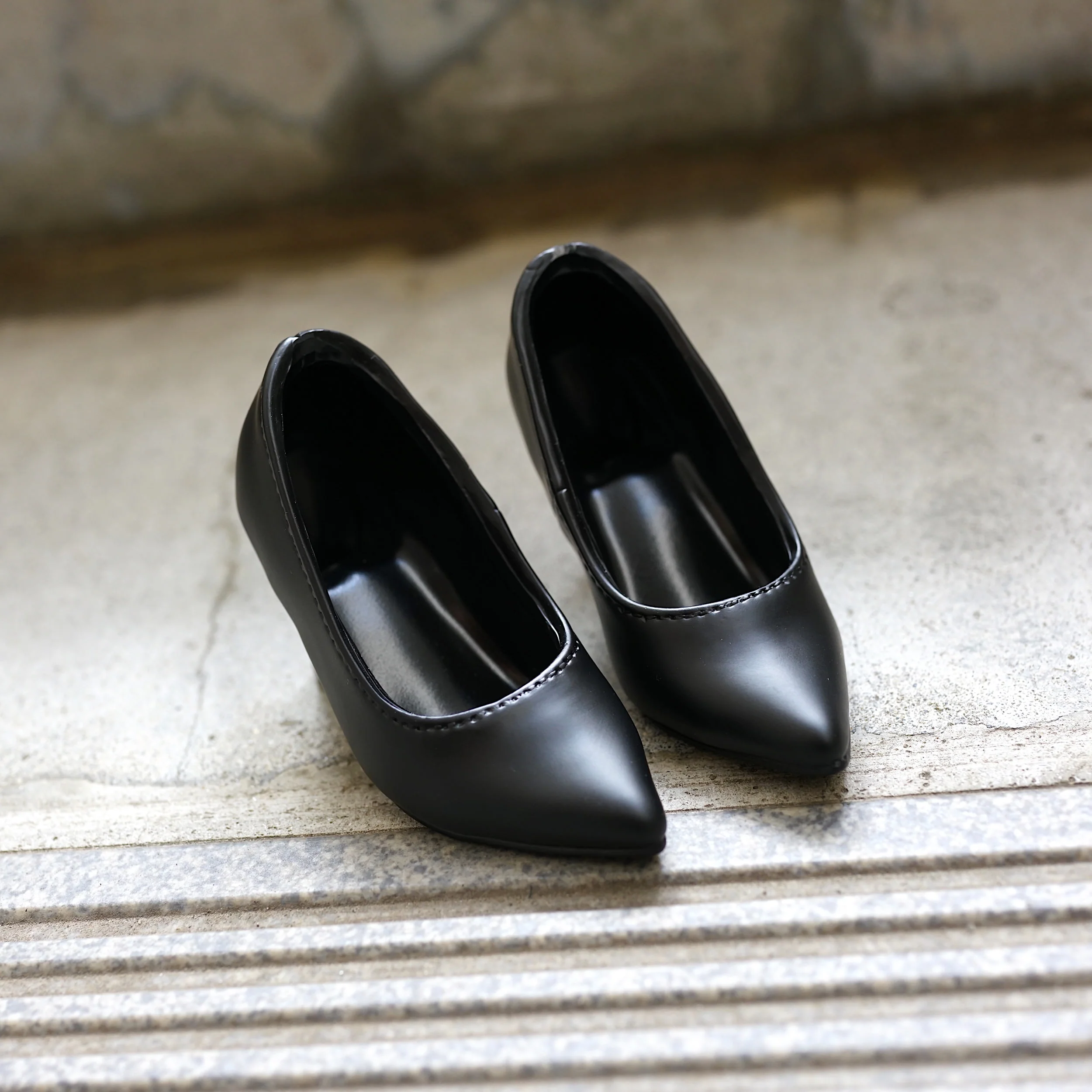 Black Pumps - Image 5
