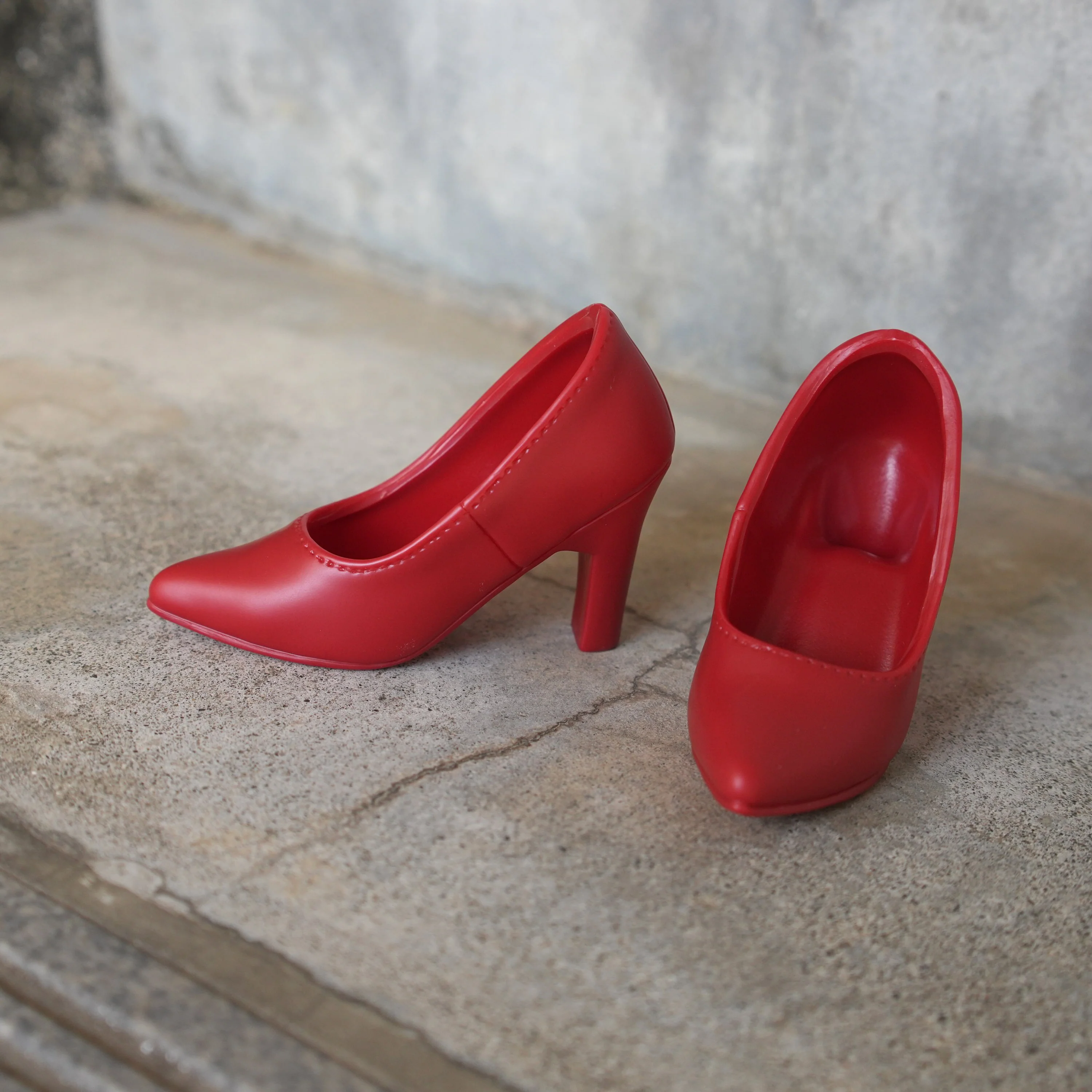 Red Pumps - Image 10