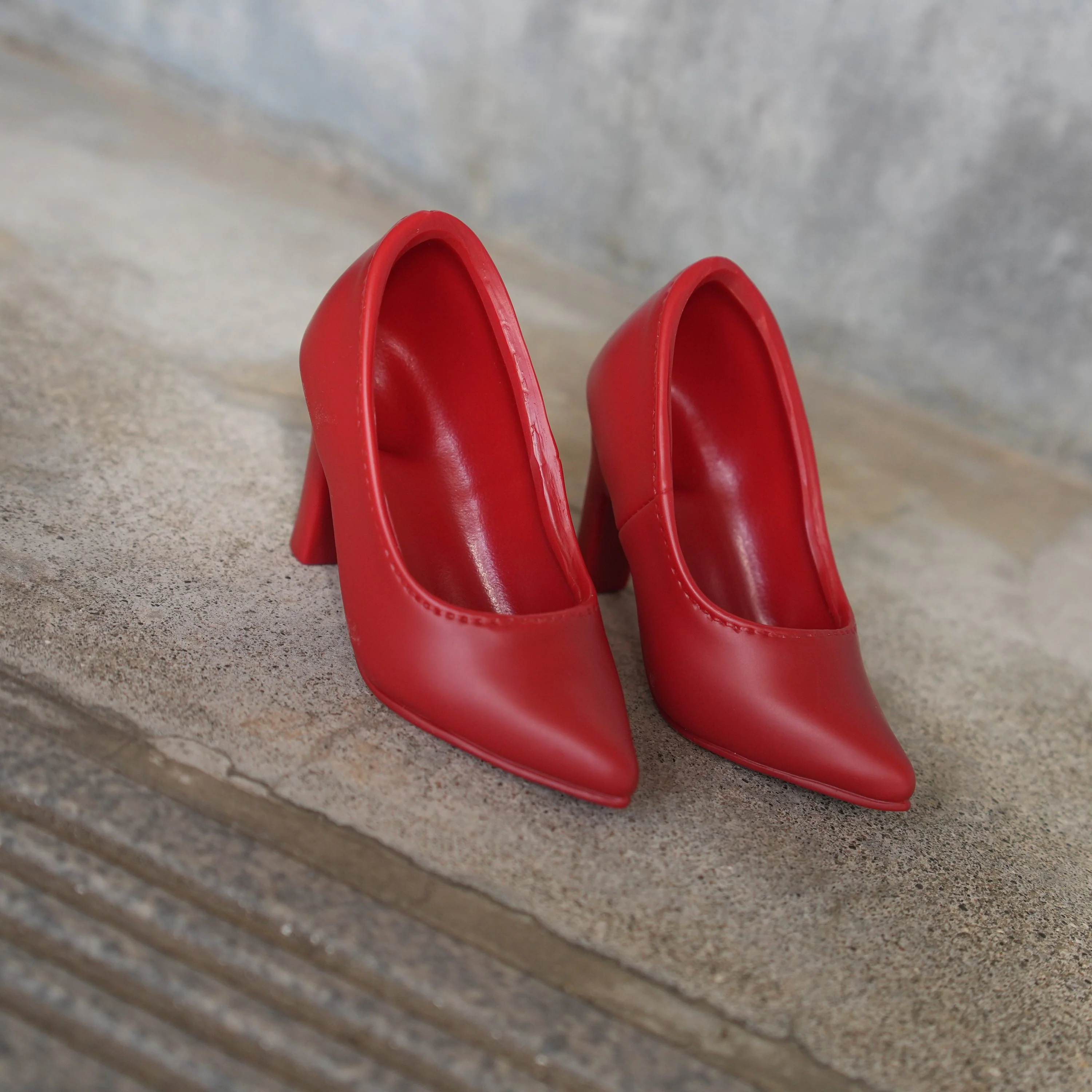 Red Pumps - Image 11