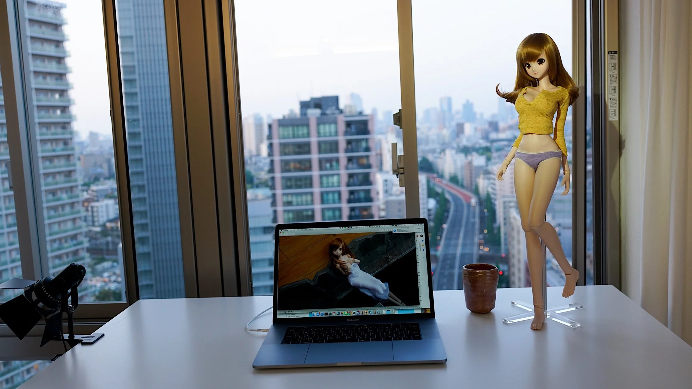 Air Stand (Acrylic) - Image 7