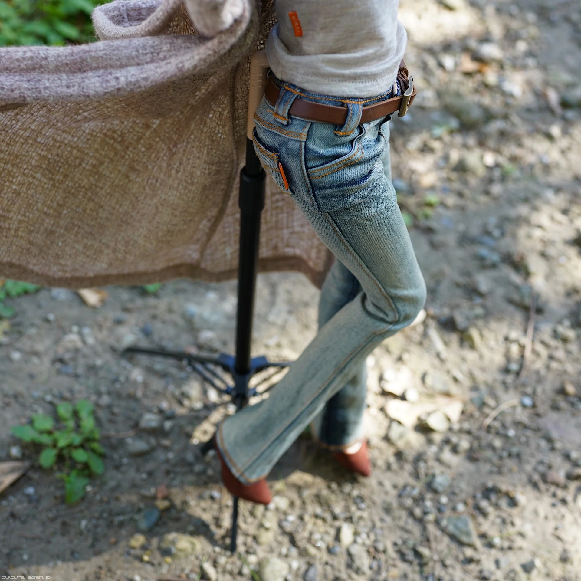 Tripod Stand - Image 17