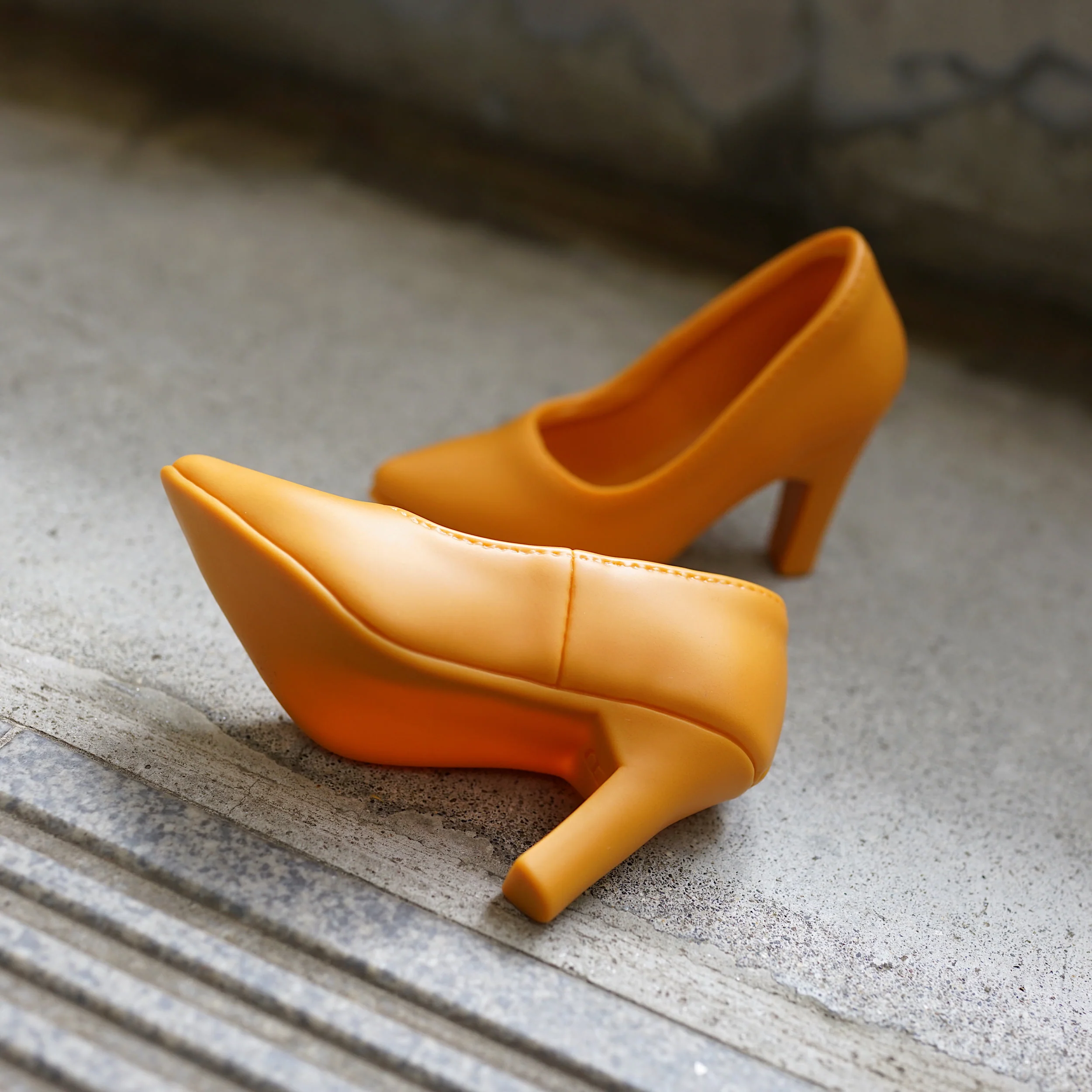 Yellow Pumps - Image 3