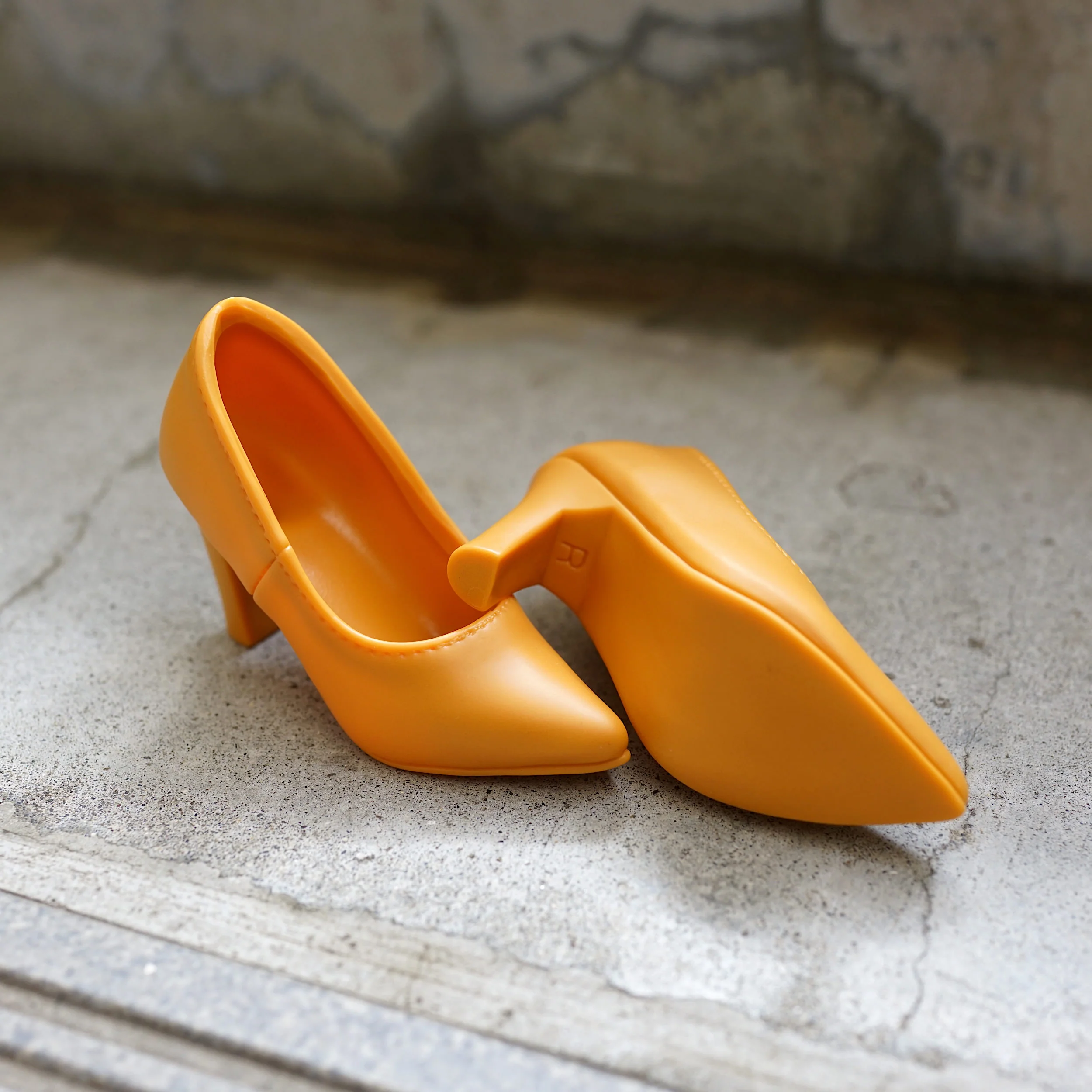 Yellow Pumps - Image 4
