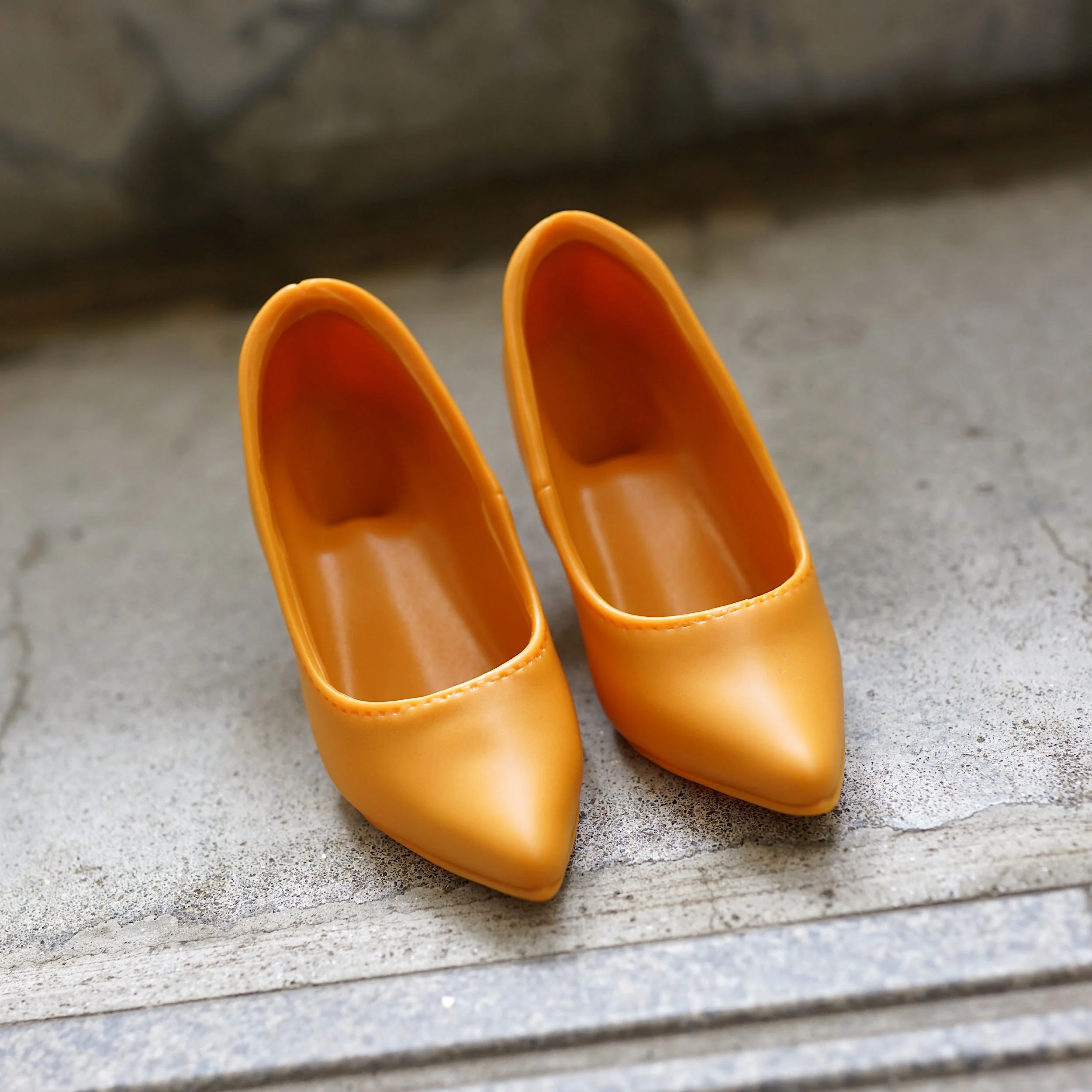 Yellow Pumps - Image 5